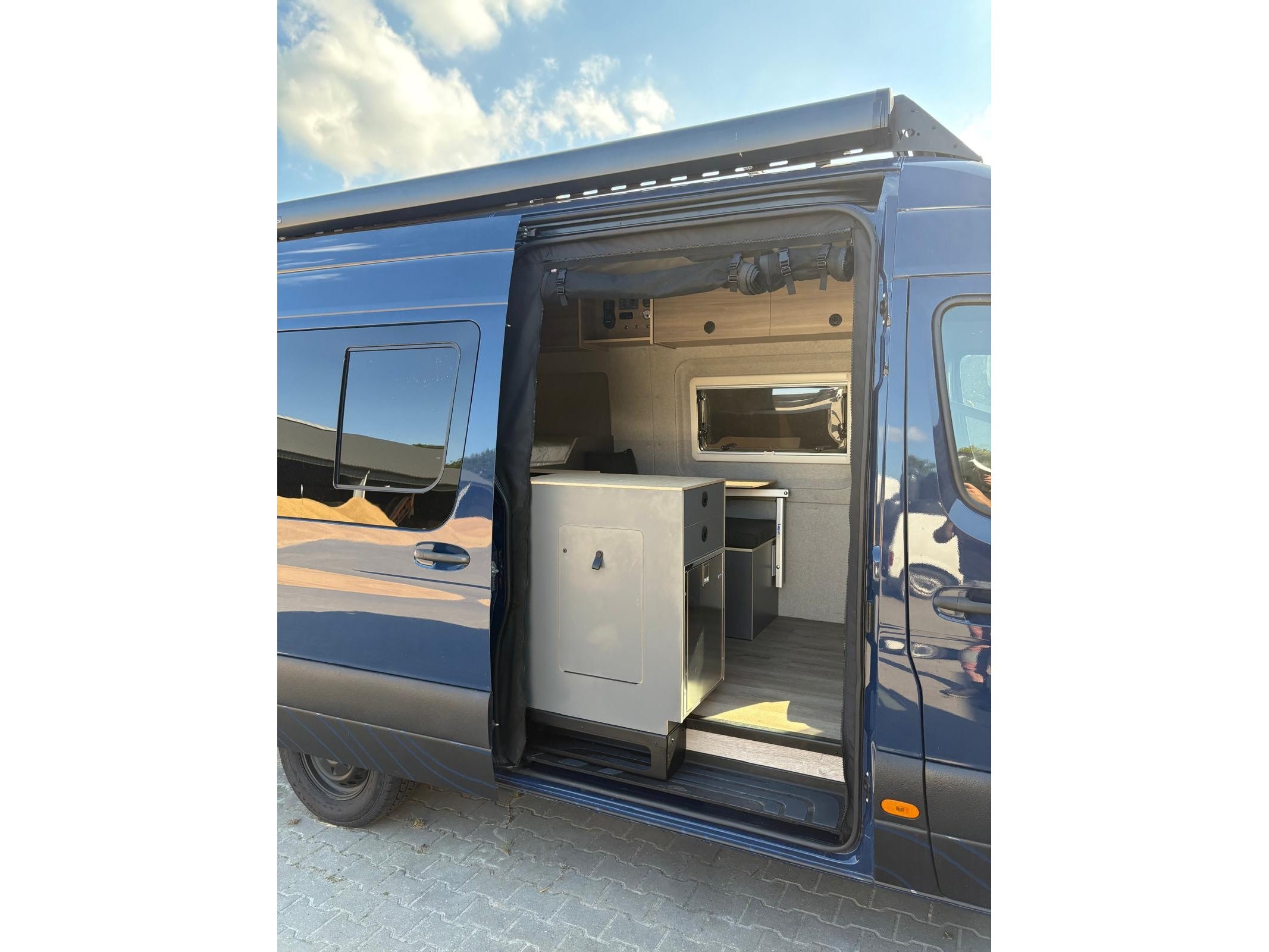 Bugwall sliding screen door - Mercedes Benz Sprinter